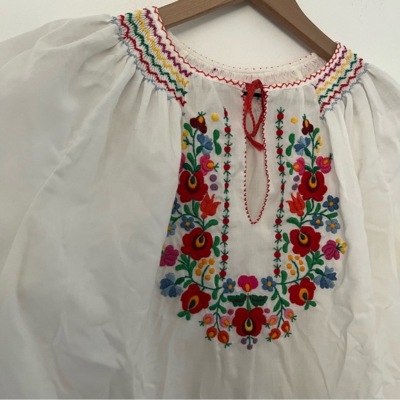 Vintage Embroidered Flower Blouse - Picture 6 of 8